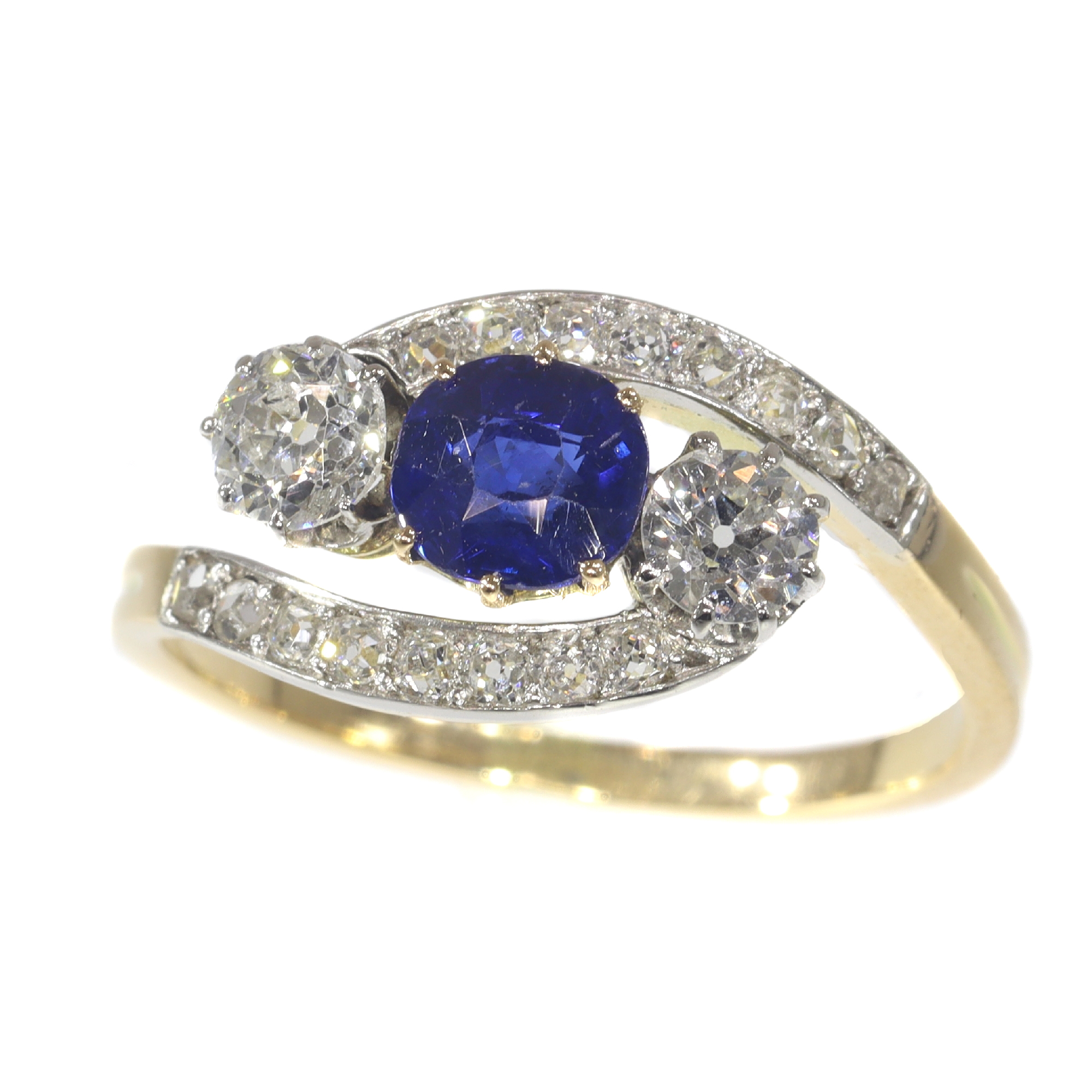 Belle Époque Brilliance: A Sapphire Ring with Timeless Charm